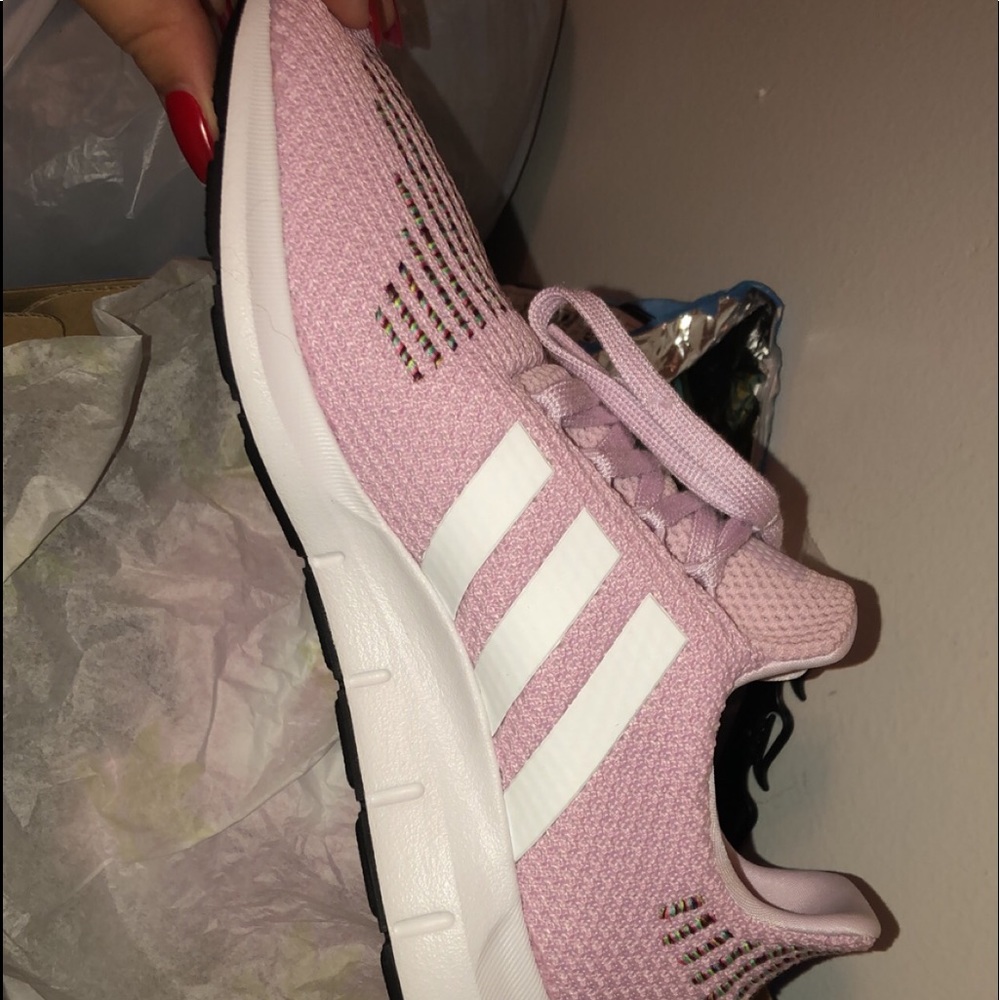 Adidas swift run shoes, size 9.5 Brand new 75$ obo